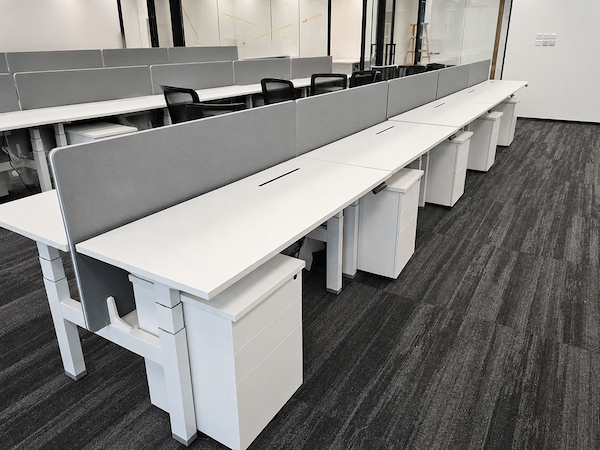 mige workstation row with white frames workstation screens and pedestal storage