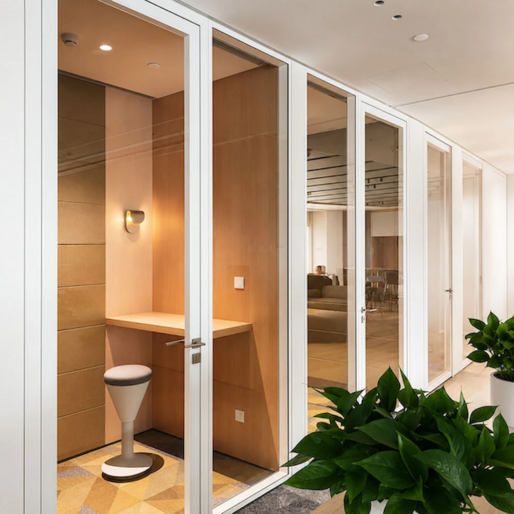 mixed glass and solid office partition layout for acoustic configuration selection