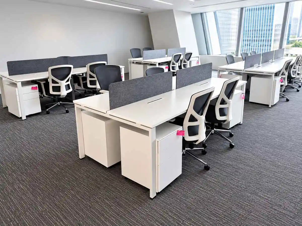 abu dhabi office workstation project using d360 frame system