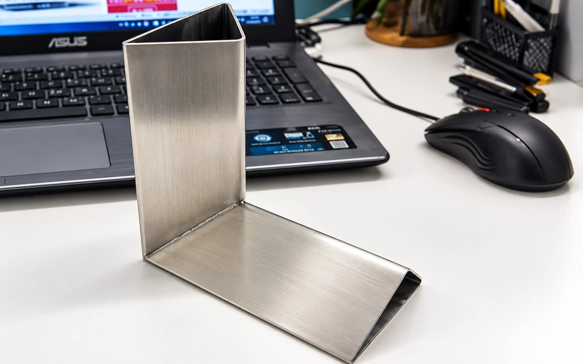d557 profiled steel desk frame leg showing its distinctive cross sectional shape