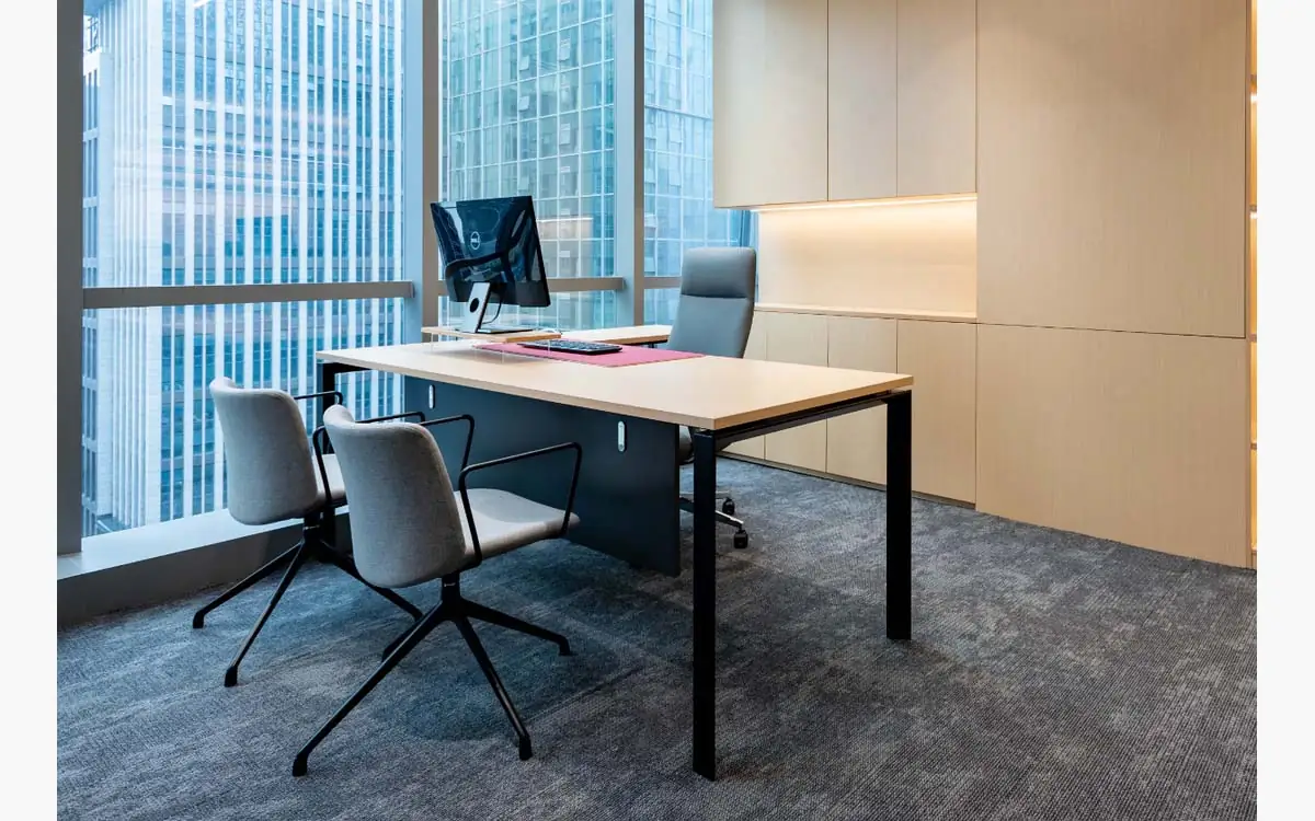d557 l shaped workstation with a main desk and side return