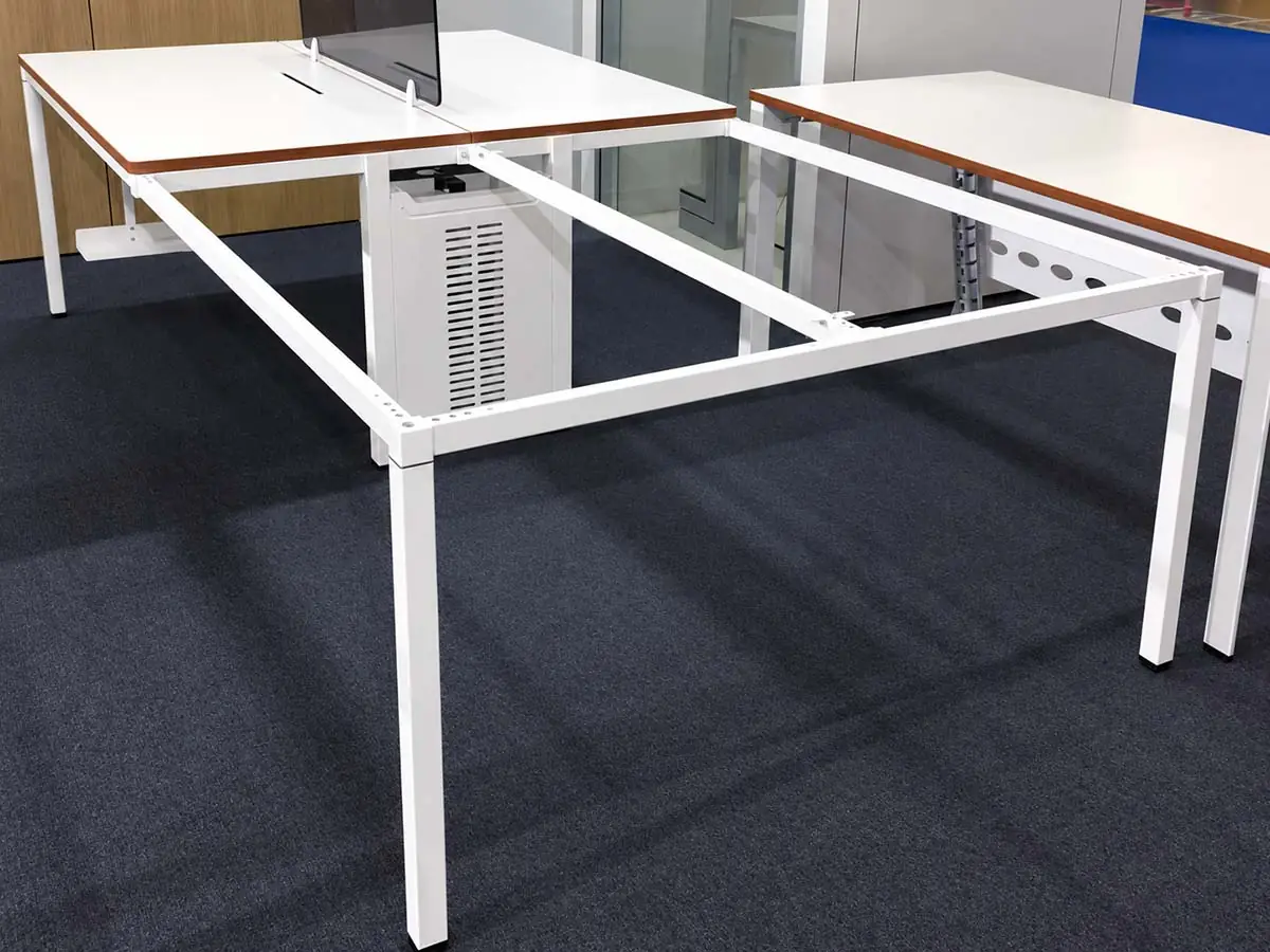 desk frame structure and crossbar layout for improving stability