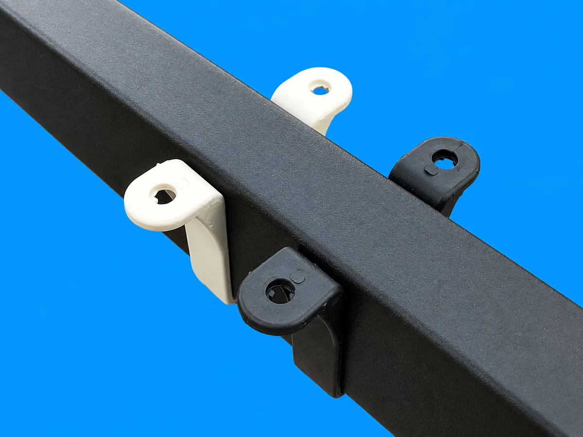 connector and bracket mounting method between tabletop and frame
