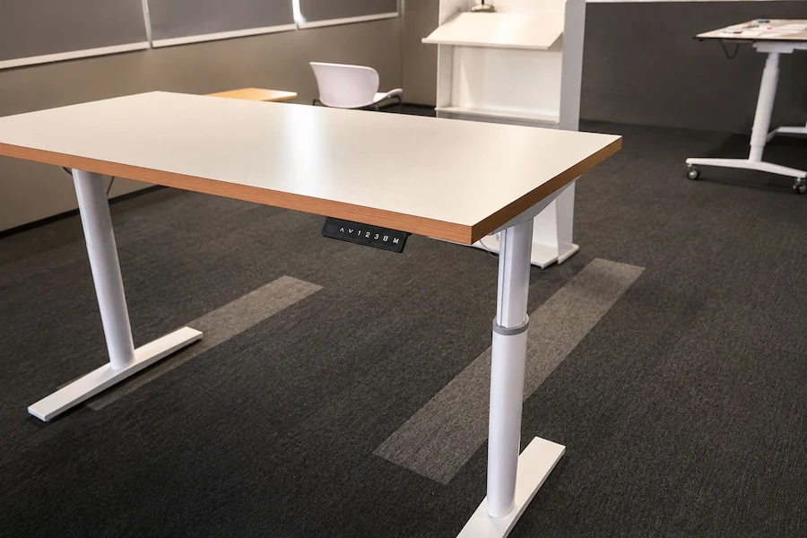 Electric vs Manual Crank or Pneumatic Standing Desks